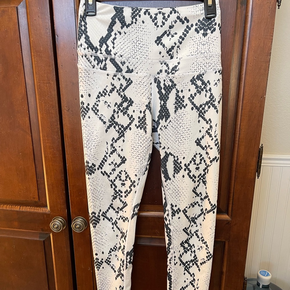 Savvi Khali Legging / Black&White Python / Size - Medium